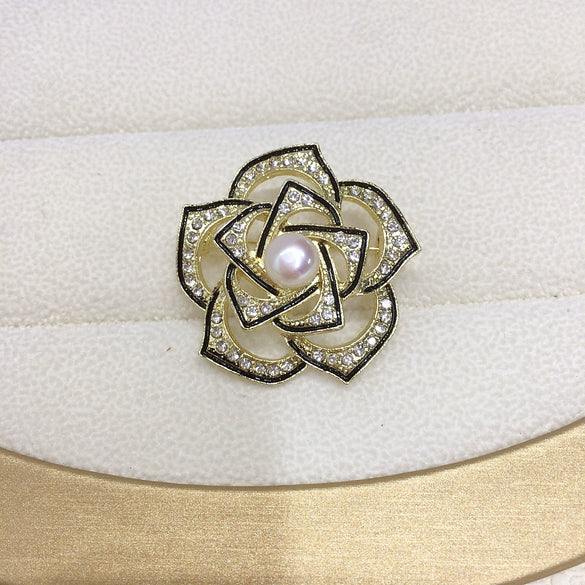 Alloy Brooch Inlaid With Natural Freshwater Pearls Insect Pattern Camellia Rabbit Christmas Tree Style For Women