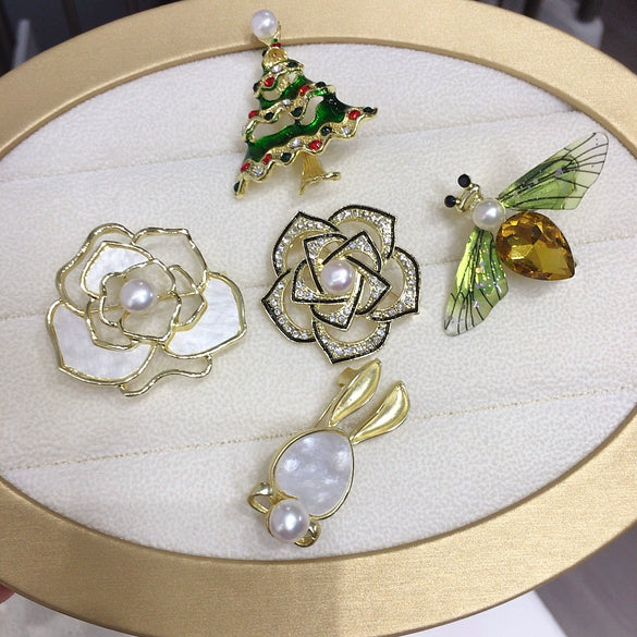 Alloy Brooch Inlaid With Natural Freshwater Pearls Insect Pattern Camellia Rabbit Christmas Tree Style For Women