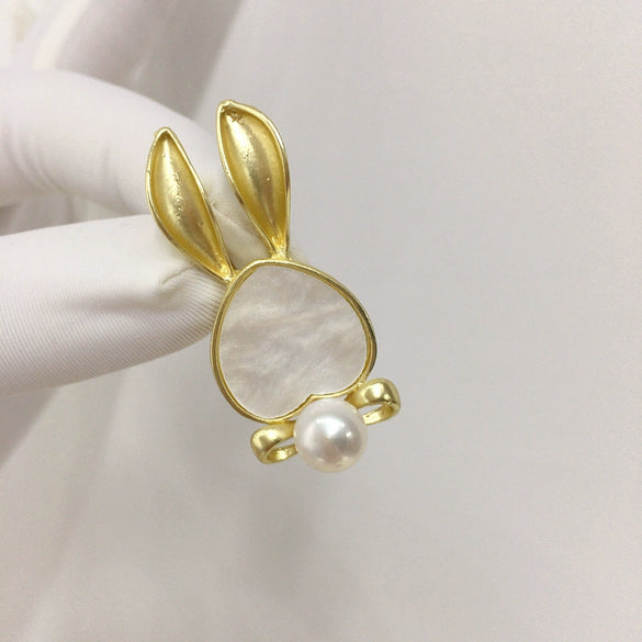 Alloy Brooch Inlaid With Natural Freshwater Pearls Insect Pattern Camellia Rabbit Christmas Tree Style For Women
