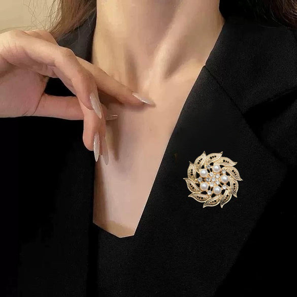 Alloy Brooch With Star Shape And Electroplating Design For Women