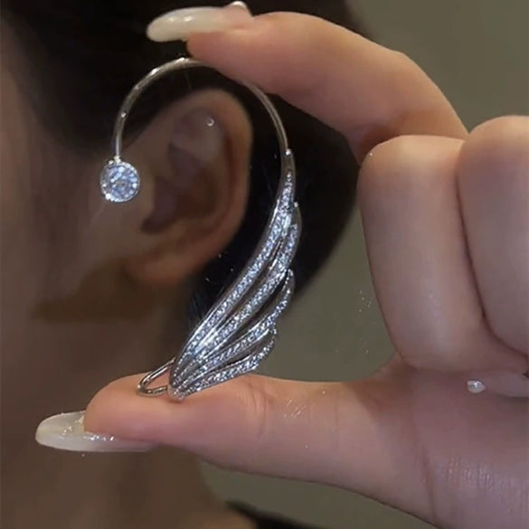 Alloy Butterfly Ear Clip With Diamond And Geometric Design For Women