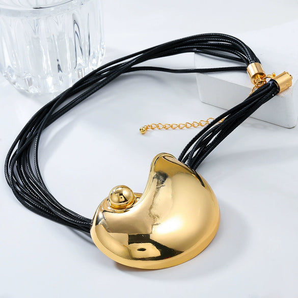 Alloy Conch Necklace Women's Fashionable Metal Pendant With Animal Geometric Style Electroplated