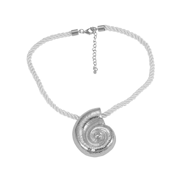 Alloy Conch Women's Exaggerated Retro Metal Pendant Necklace With Snake Bone Chain And Geometric Pattern Electroplated For Summer Beach Holiday Style