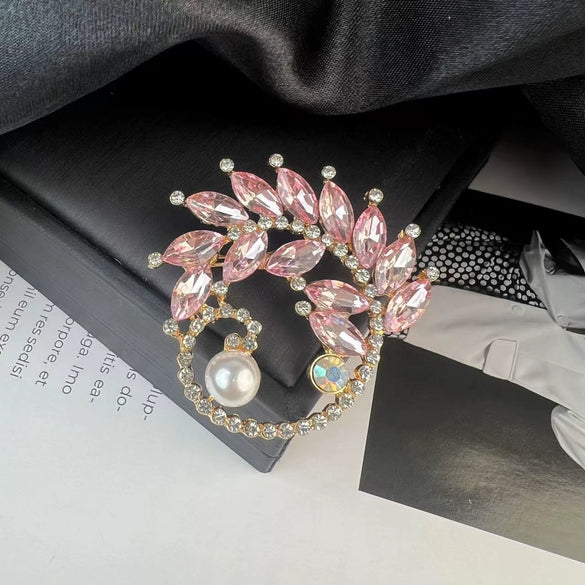 Alloy Crystal Brooch With Leaf Pattern And Electroplating Retro Feminine And Unisex Suit Accessory