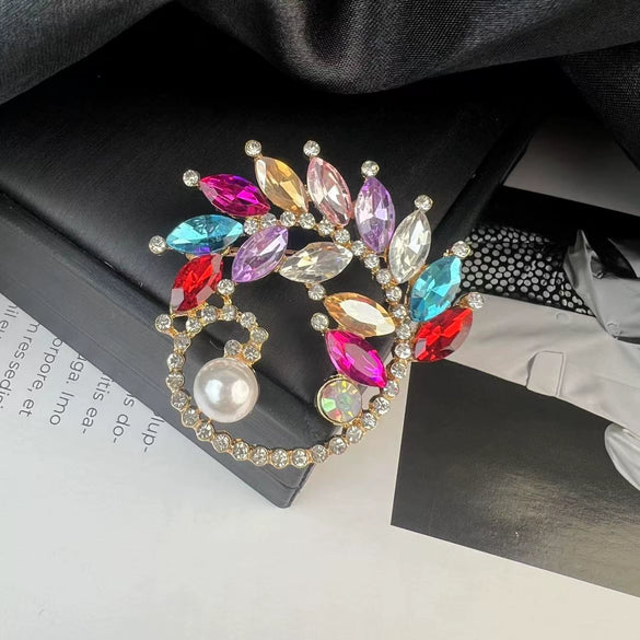 Alloy Crystal Brooch With Leaf Pattern And Electroplating Retro Feminine And Unisex Suit Accessory
