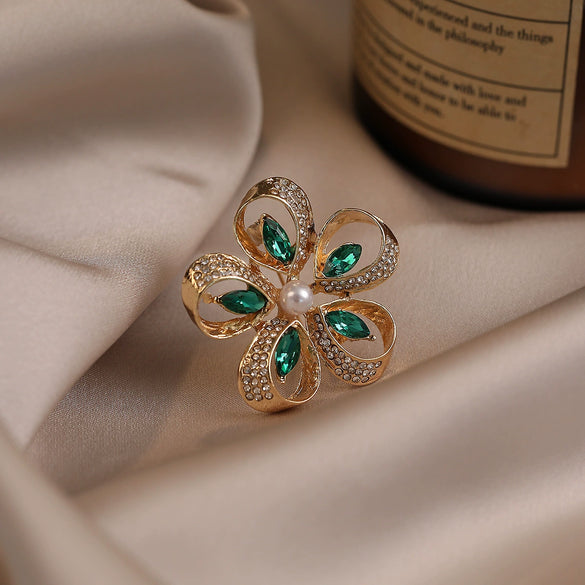 Alloy Crystal Fivepetal Flower Women's Brooch With Electroplating