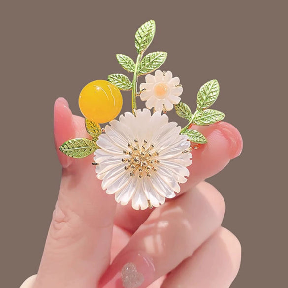 Alloy Daisy Flower Brooch Electroplated For Men And Women Natural Style