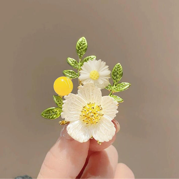 Alloy Daisy Flower Brooch Electroplated Natural Style For Women