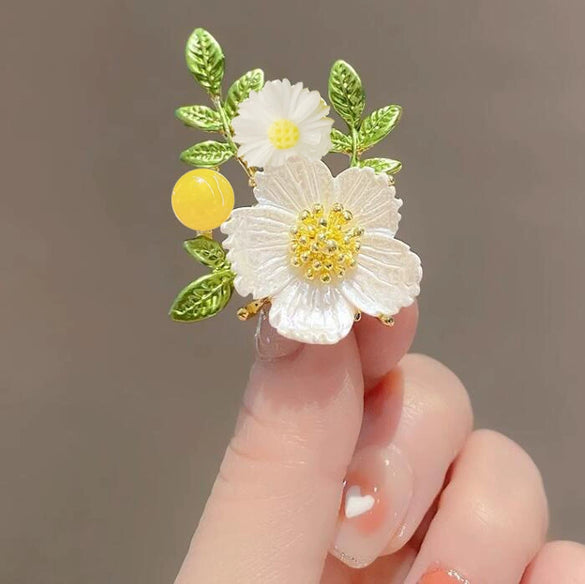Alloy Daisy Flower Brooch Electroplated Natural Style For Women