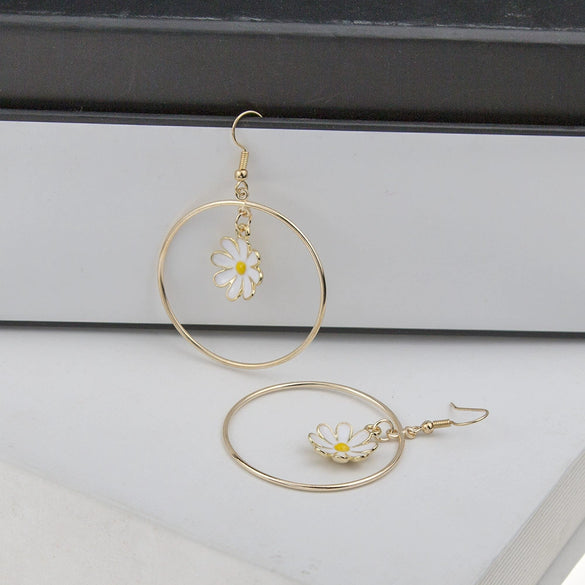 Alloy Daisy Heart Dripping Oil Earrings