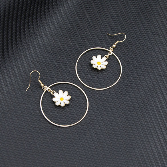 Alloy Daisy Heart Dripping Oil Earrings