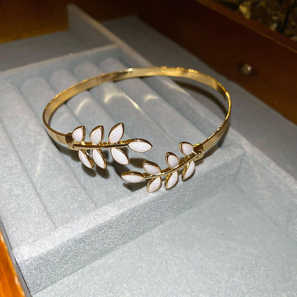 Alloy Dropping Leaves Open Bracelet Minimalist Style With Dripping Oil Treatment For Women