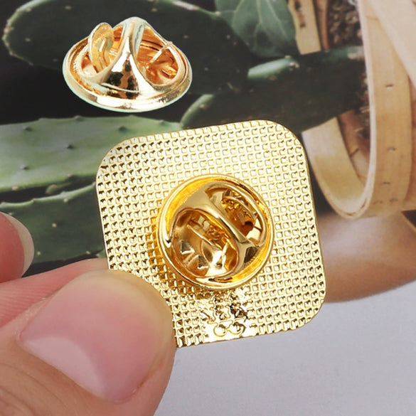 Alloy Electroplated Eiffel Tower Flag Brooch Romantic Style Unisex
