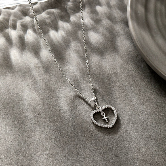 Alloy Electroplated Geometric Heart Necklace Pendant With Micropaved Zircon Sweet Niche Design