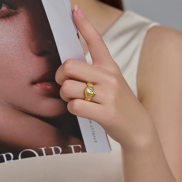 Alloy Electroplated 24K Gold Handshake Ring Light Luxury Style Women's Jewelry