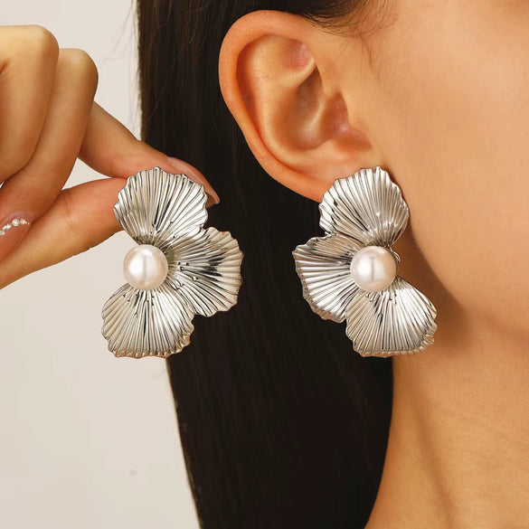 Alloy Electroplated Leaf Design Sense Women's Earrings