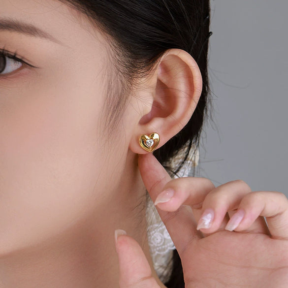 Alloy Electroplated Light Luxury Heart Earrings For Women