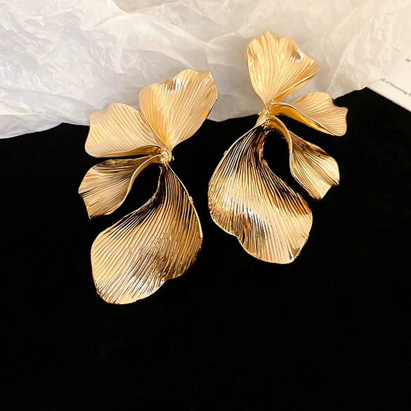 Alloy Electroplated Threedimensional Flower Metal Earrings For Women Light Luxury Highend Style