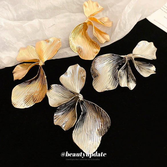 Alloy Electroplated Threedimensional Flower Metal Earrings For Women Light Luxury Highend Style