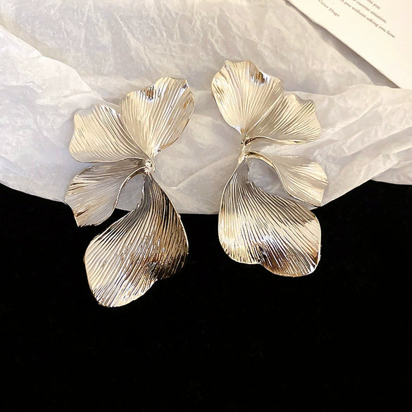 Alloy Electroplated Threedimensional Flower Metal Earrings For Women Light Luxury Highend Style