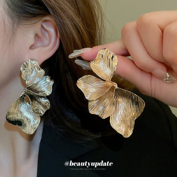 Alloy Electroplated Threedimensional Flower Metal Earrings For Women Light Luxury Highend Style