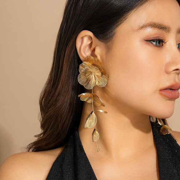 Alloy Electroplated Threedimensional Ginkgo Leaf Flower Imitation Pearl Tassel Women's Earrings With Geometric Pattern