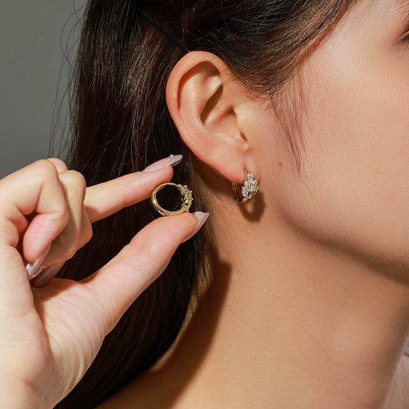 Alloy Electroplated Women's Elegant Flower Pattern Earrings