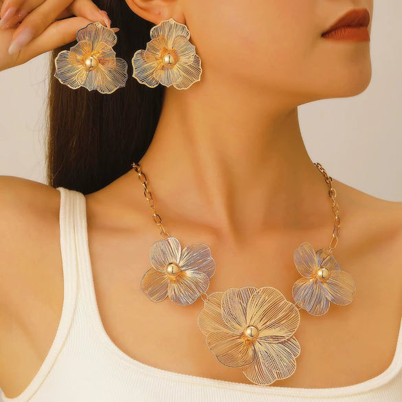 Alloy Exaggerated Flower Jewelry Set With Electroplating
