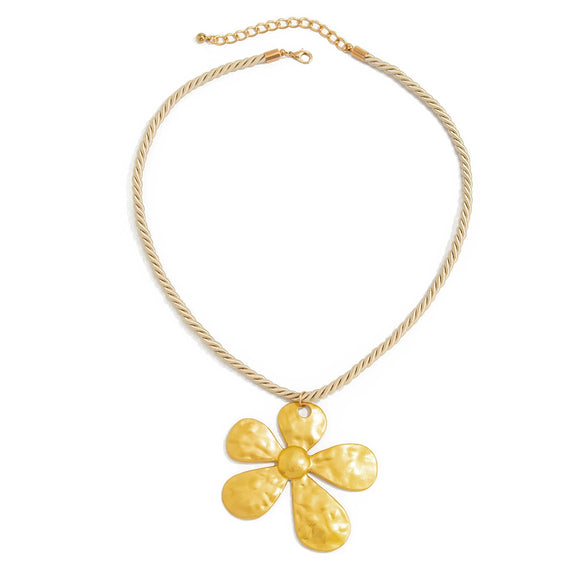 Alloy Exaggerated Geometric Fiveleaf Flower Pendant Necklace With Electroplating Design