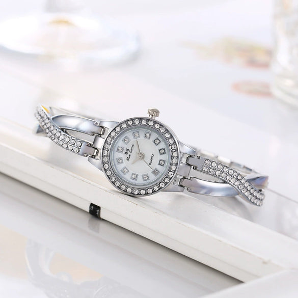 Alloy Fashion Diamond Round Dial Women's Bracelet Watch