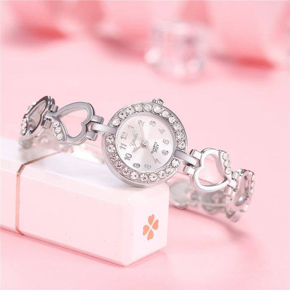 Alloy Fashion Heart String Bracelet Women's Quartz Watch With Round Dial