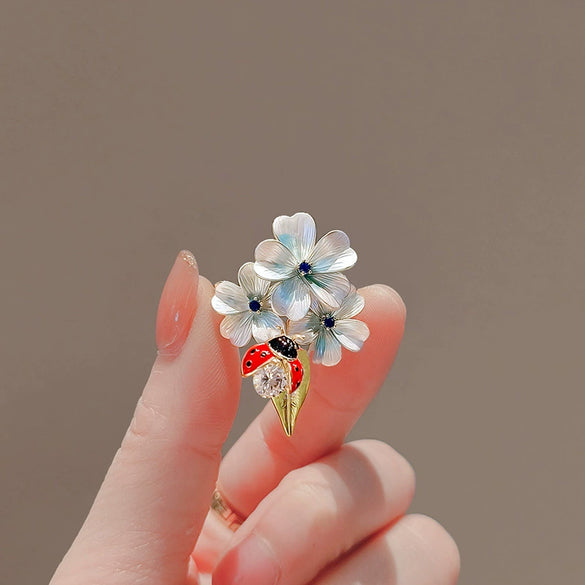 Alloy Flower Bee Women's Brooch Electroplating Accessories