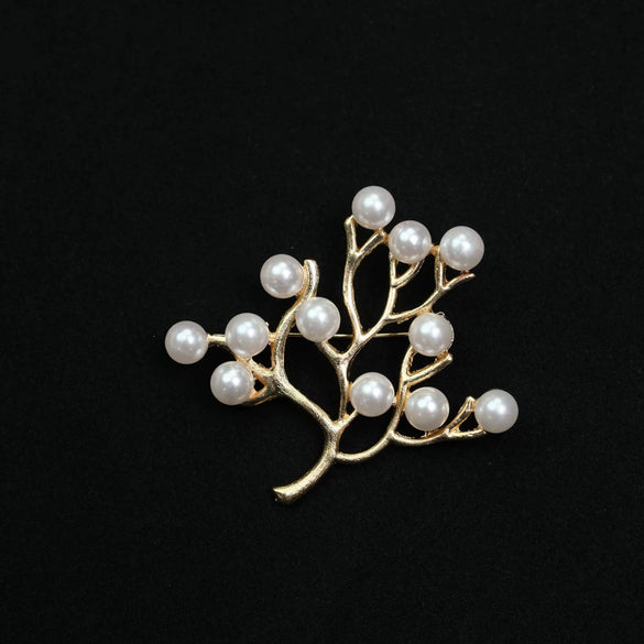 Alloy Flower Pattern Electroplated Fashion Brooch