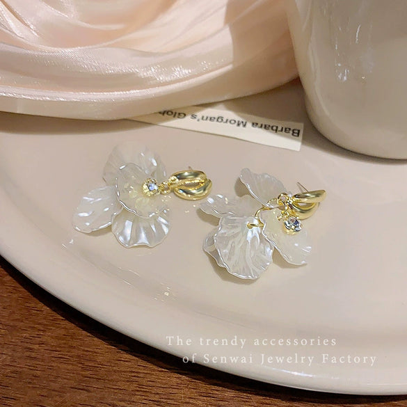 Alloy Flower Pattern Electroplated Women's Retro Exaggerated Earrings