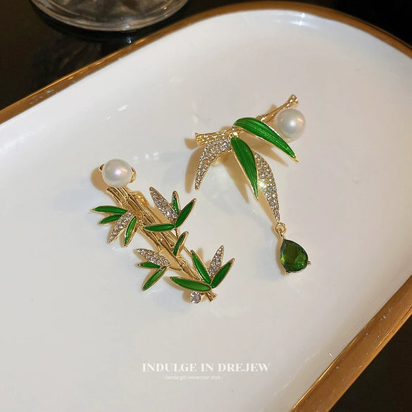 Alloy Flower Pattern Natural Style Women's Brooch With Electroplating Design