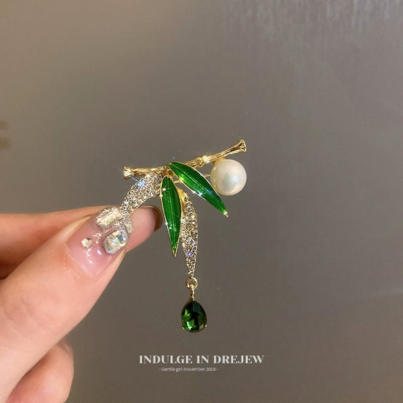Alloy Flower Pattern Natural Style Women's Brooch With Electroplating Design