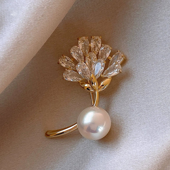 Alloy Flower Pearl Women's Brooch With Electroplating Design For Autumn And Winter Coat Accessories