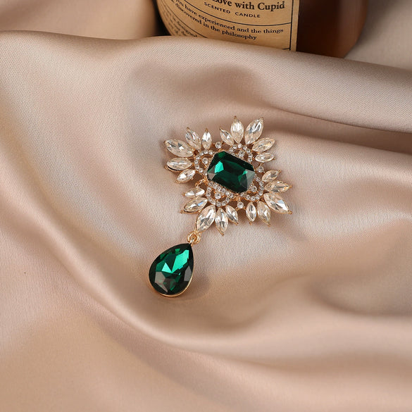 Alloy Flower Petal Retro Tassel Brooch For Women Electroplated Minimalist Design
