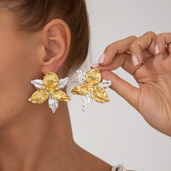 Alloy Flower Pleated Electroplated Women's Earrings
