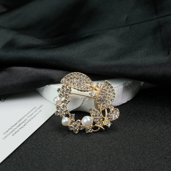 Alloy Flower Retro Brooch Diamondencrusted Electroplated Women's Clothing Accessories