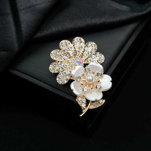 Alloy Flower Rhinestone Electroplated Brooch Pastoral Style