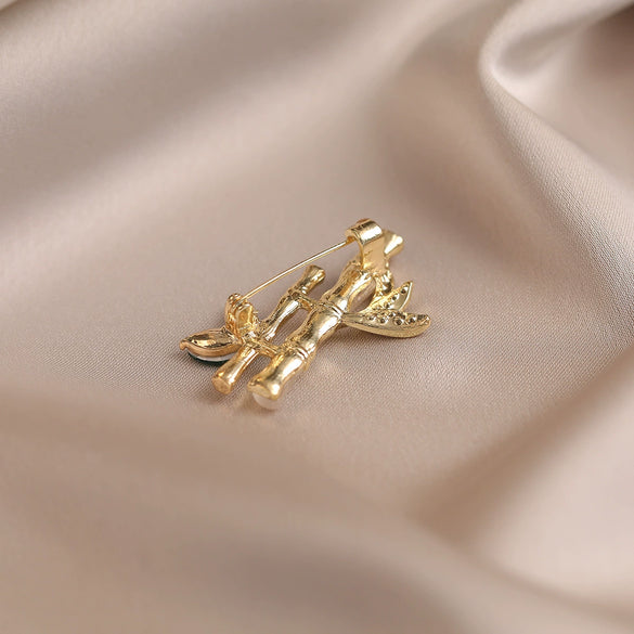 Alloy Flower Shape Electroplated Women's Bamboo Brooch Minimalist Style