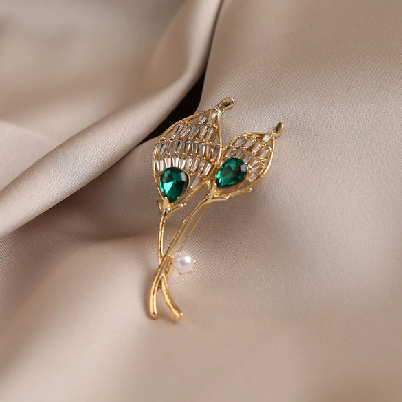 Alloy Flower Shaped Minimalist Women's Rhinestone Brooch With Electroplating