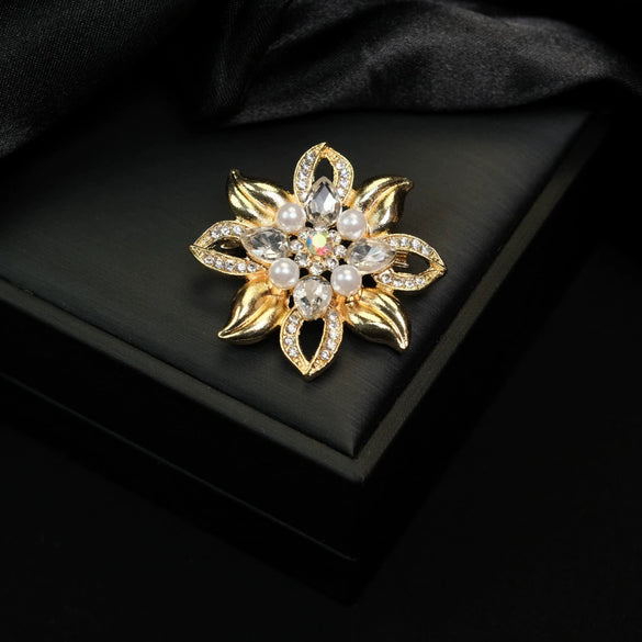 Alloy Flower Shaped Pearl Inlaid Electroplated Brooch Clothing Accessories For Women And Unisex