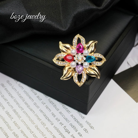 Alloy Flower Shaped Pearl Inlaid Electroplated Brooch Clothing Accessories For Women And Unisex