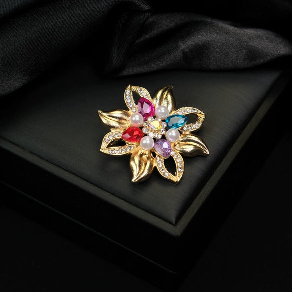 Alloy Flower Shaped Pearl Inlaid Electroplated Brooch Clothing Accessories For Women And Unisex