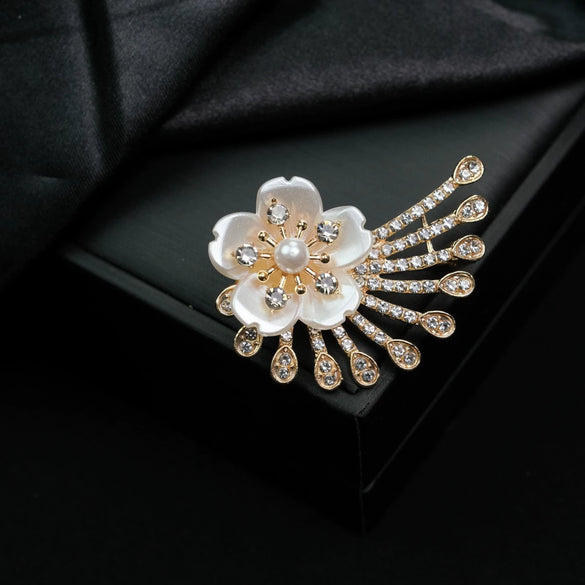 Alloy Flowershaped Diamondencrusted Electroplated Brooch Clothing Accessories Jewelry