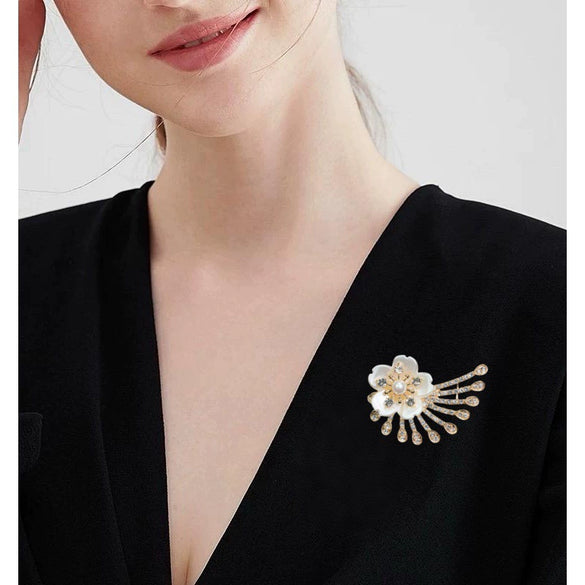 Alloy Flowershaped Diamondencrusted Electroplated Brooch Clothing Accessories Jewelry