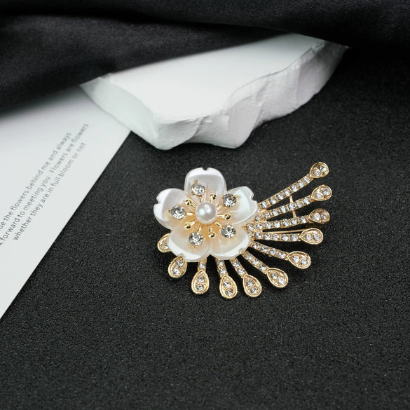 Alloy Flowershaped Diamondencrusted Electroplated Brooch Clothing Accessories Jewelry