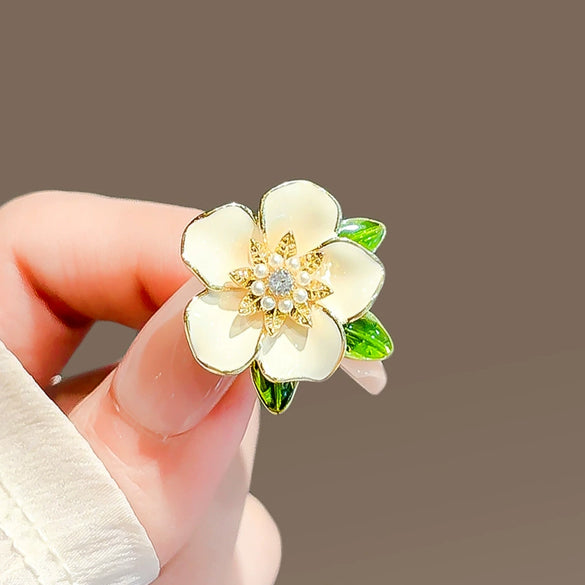 Alloy Gardenia Flower Brooch For Women With Electroplating Traceless Pins And Antirunning Buckle